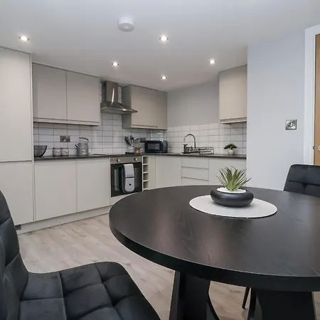 Waters Edge Apartment *