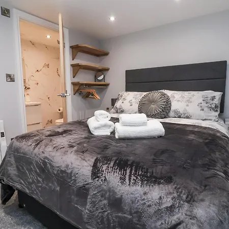 Waters Edge 스킵턴