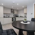 Waters Edge Apartament *